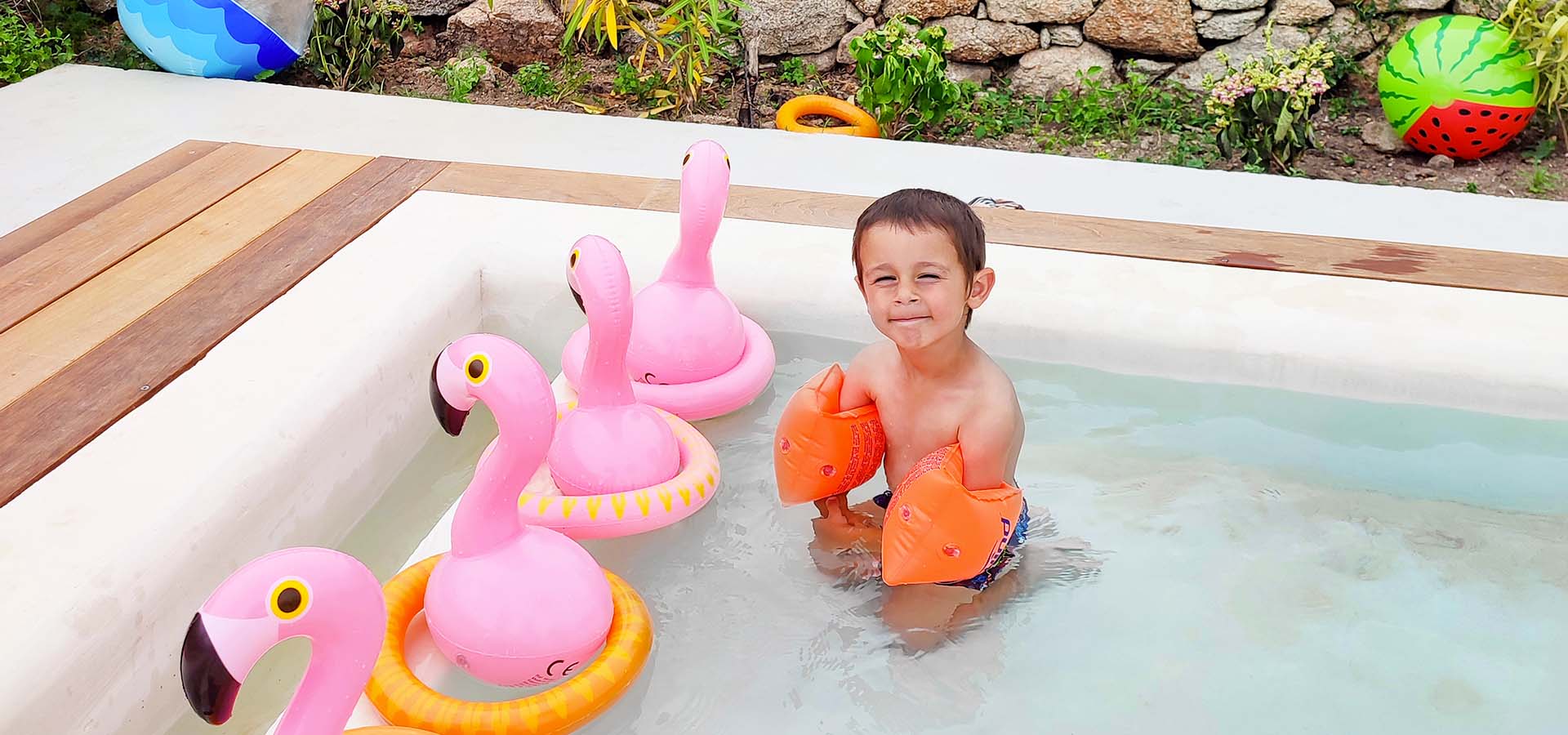 Camping porto vecchio piscine pataugeoire enfant flamant rose ballon